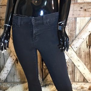 Ladies Lucky Brand. Skinny. Black. Size 28A.